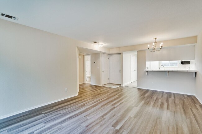 Building Photo - Cute One Bedroom Condo with Central AC and Heat.