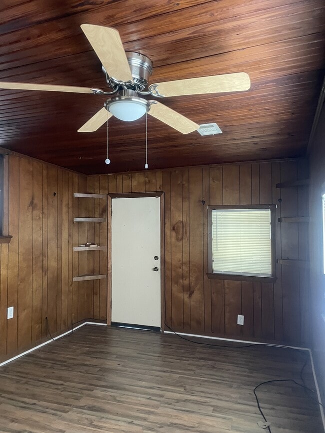 Building Photo - 714 Lindsey Dr
