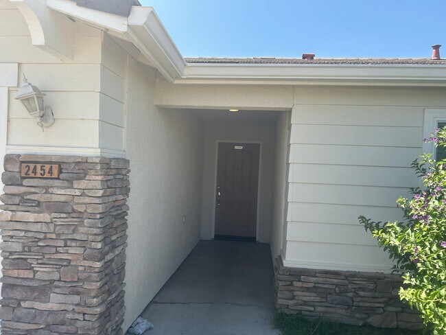 Building Photo - 2454 Ranier Way