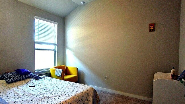 Building Photo - 8001 Silhouette St