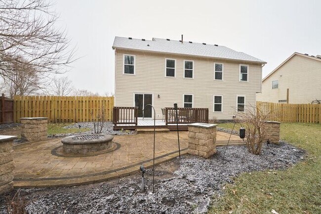 Building Photo - 4 BR with Great Floorplan in Carmel Schools!