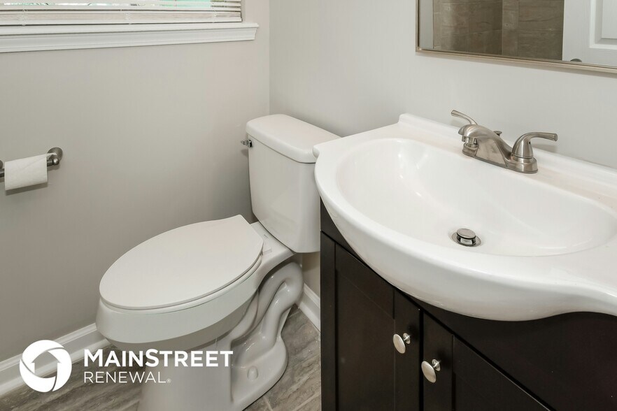 Building Photo - 8509 Addison Rd