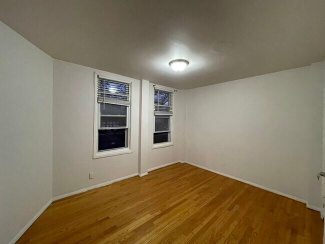 Building Photo - 861 7th St