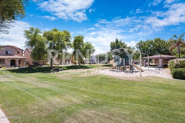 Building Photo - Move-In Ready Gated Community Home Near San Tan Village & Loop 202!