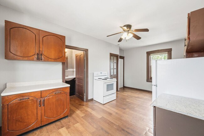 Building Photo - 511 Schirmer St