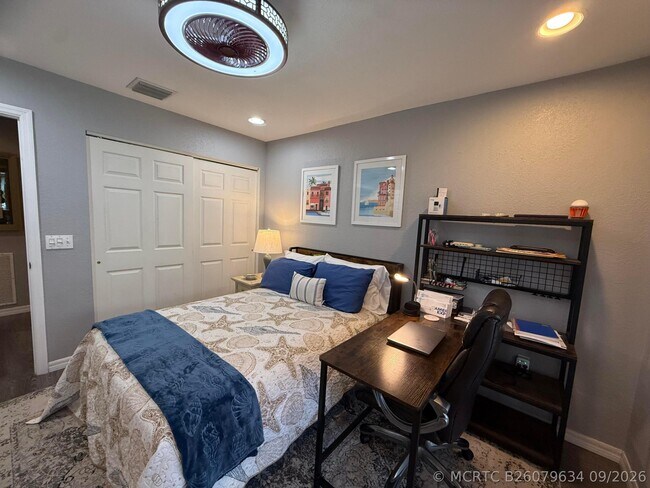Building Photo - 1816 E Royal Tern Ln