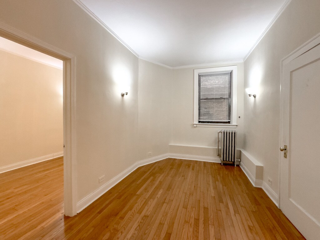 Building Photo - 4752 N Paulina St