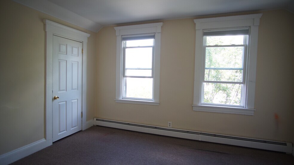 Building Photo - 137 Sutton St