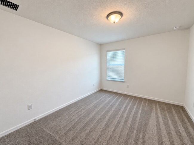Building Photo - Harbor Square townhome home