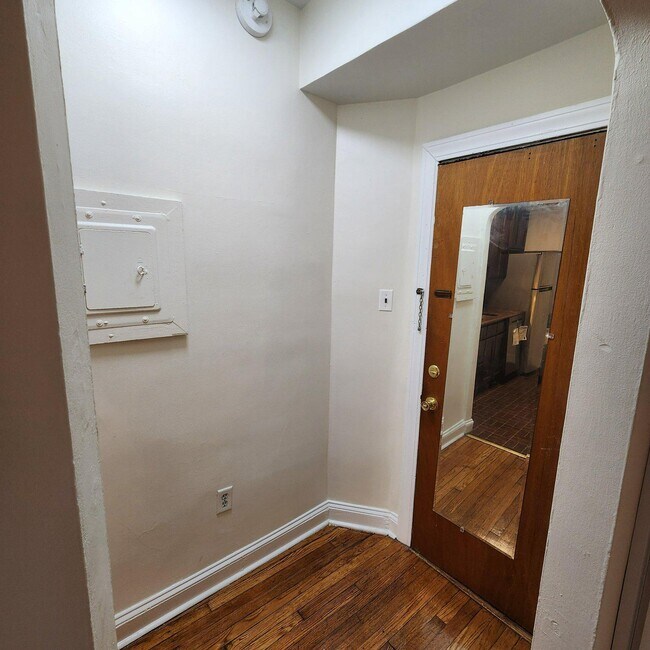 Building Photo - 400 W Hortter St