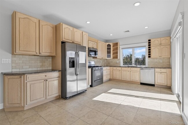 Building Photo - 24 Bayville Ave