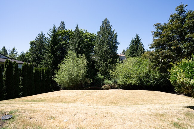 Building Photo - 321 Bellevue Way SE