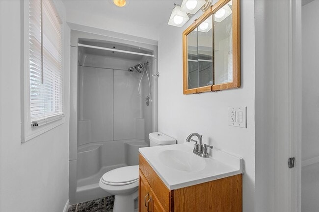 Building Photo - 234 E Shorewood Dr