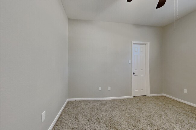 Building Photo - 21535 Sullivan Forest Dr