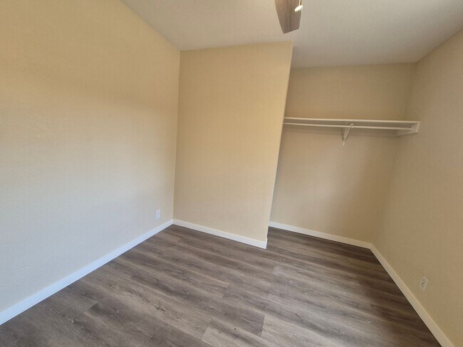 Building Photo - 4018 Sunrise Cove Dr