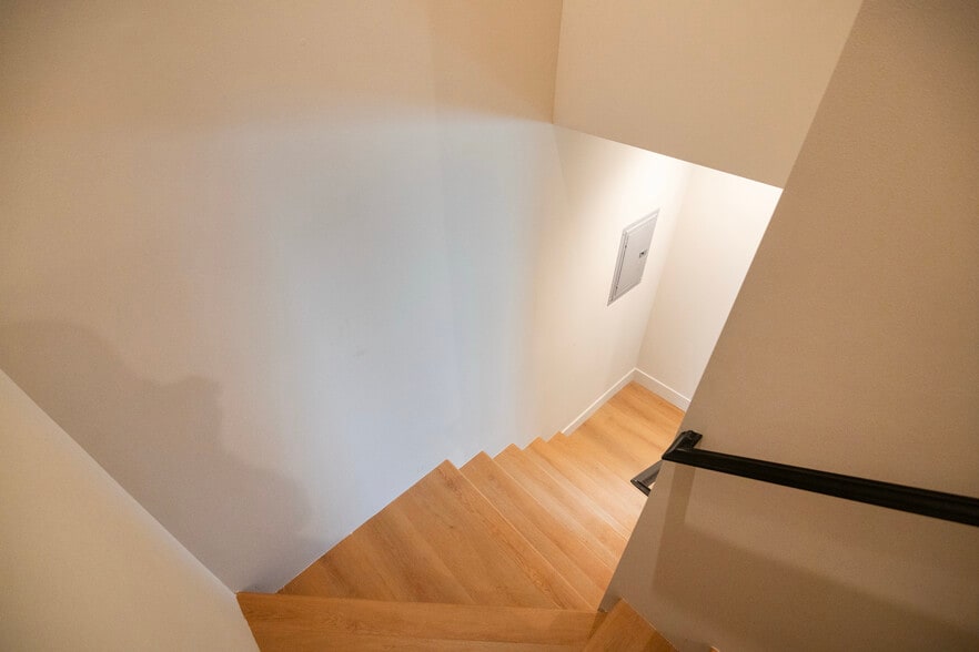 Building Photo - 4541 1/2 Melbourne Ave