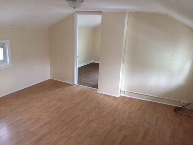 Building Photo - 209 S Main St