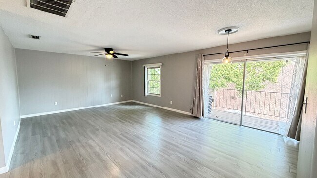 Building Photo - Timeless Charm Meets Modern Living — A 2BD/2BA Casselberry Gem You’ll Fall In Love With! WASHER &...