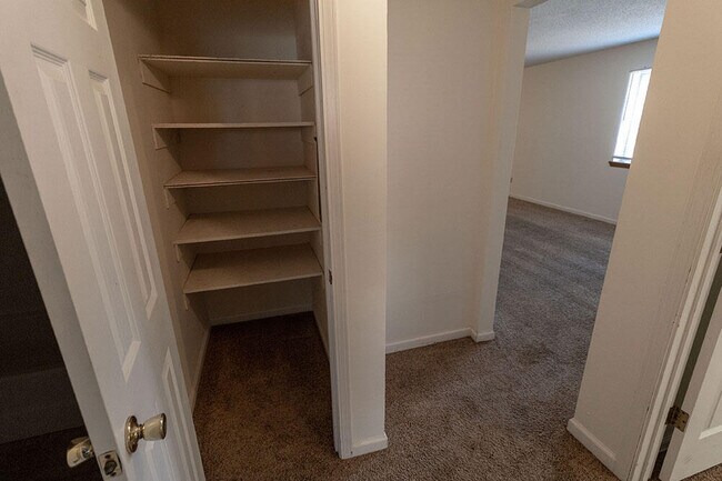 Building Photo - 280 Apple Tree Ct