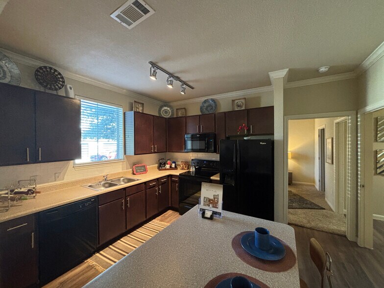 Building Photo - 1811 Medical Pkwy