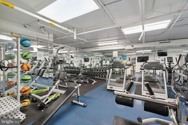 Building Photo - 2101 Chestnut St