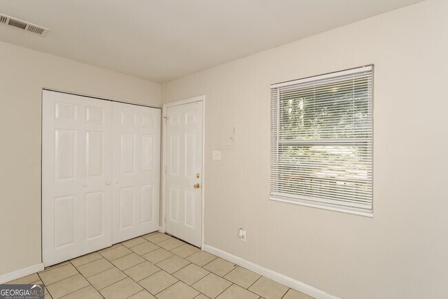Building Photo - 599 Plainville Dr SW