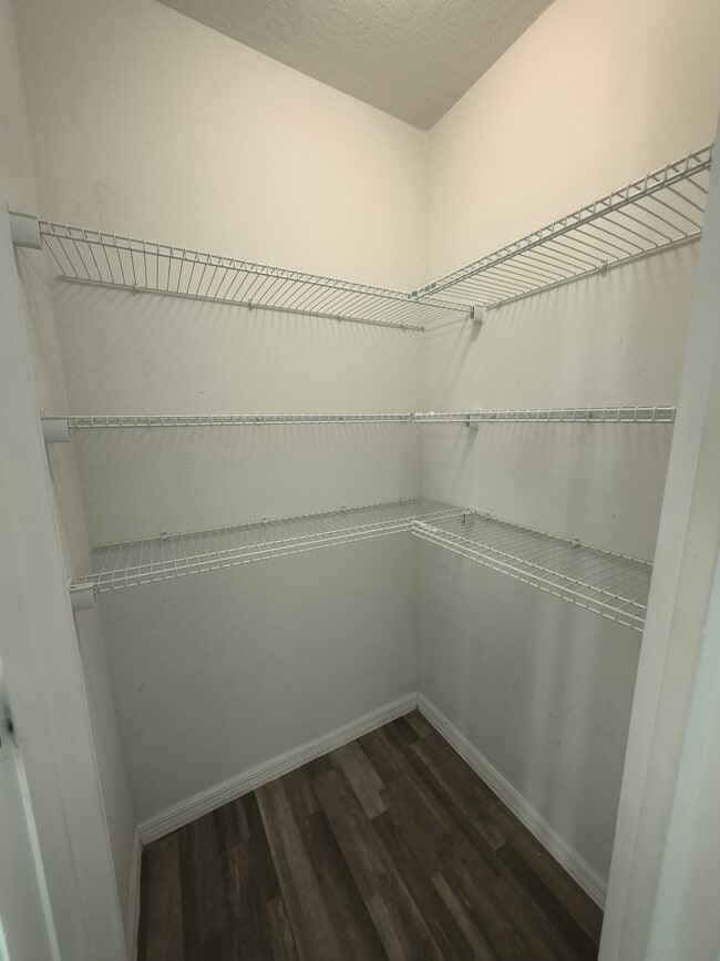 Building Photo - 275 Hyacinth Ct