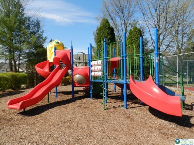 Building Photo - 1963 Delancey St