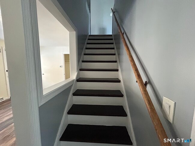 Building Photo - 244 Woodlawn Cir