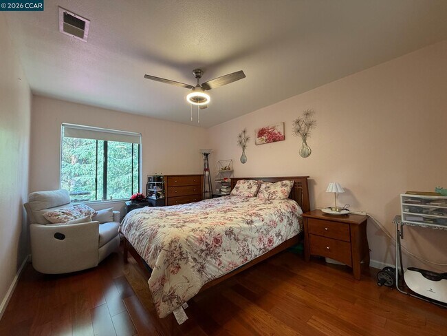 Building Photo - 6 Basin Ct