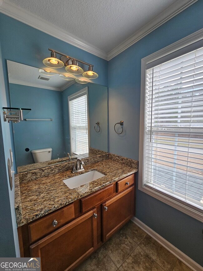 Building Photo - 31 Ridgeview Dr