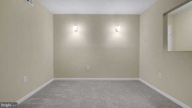 Building Photo - 9653 White Acre Rd