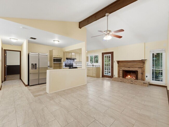 Building Photo - 1114 Churing Dr