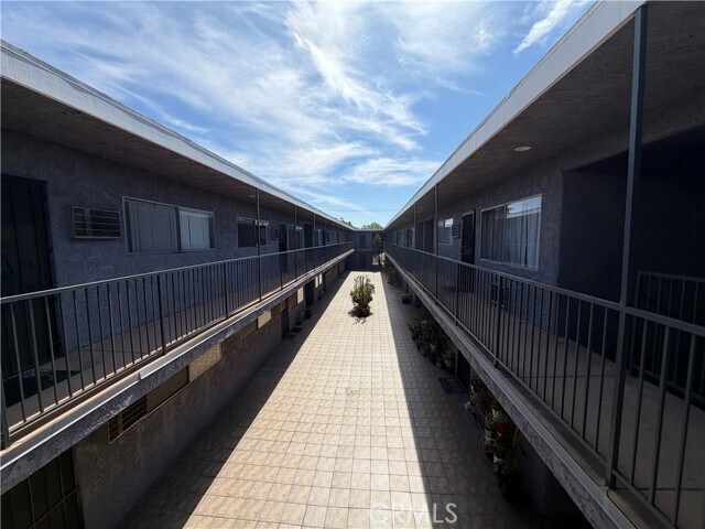 Building Photo - 240 W Verdugo Ave