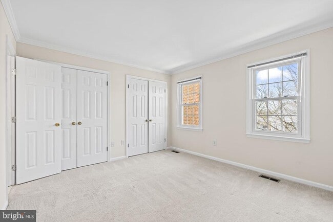 Building Photo - 786 N Vermont St