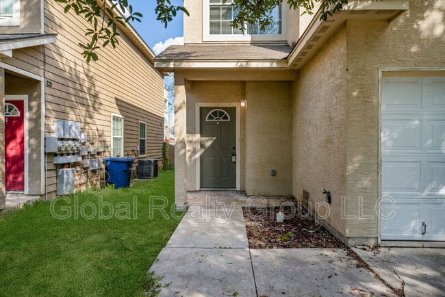 Building Photo - 7802 Kingsbury Way