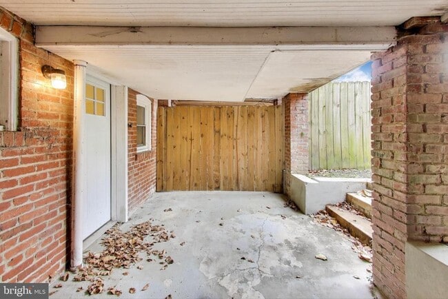 Building Photo - 628 Madison St NW