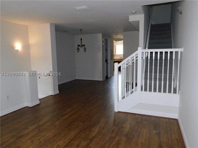 Building Photo - 1338 SW 3rd Ct