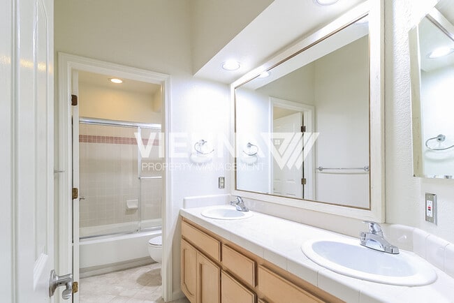 Building Photo - 1418 Lorimer Way