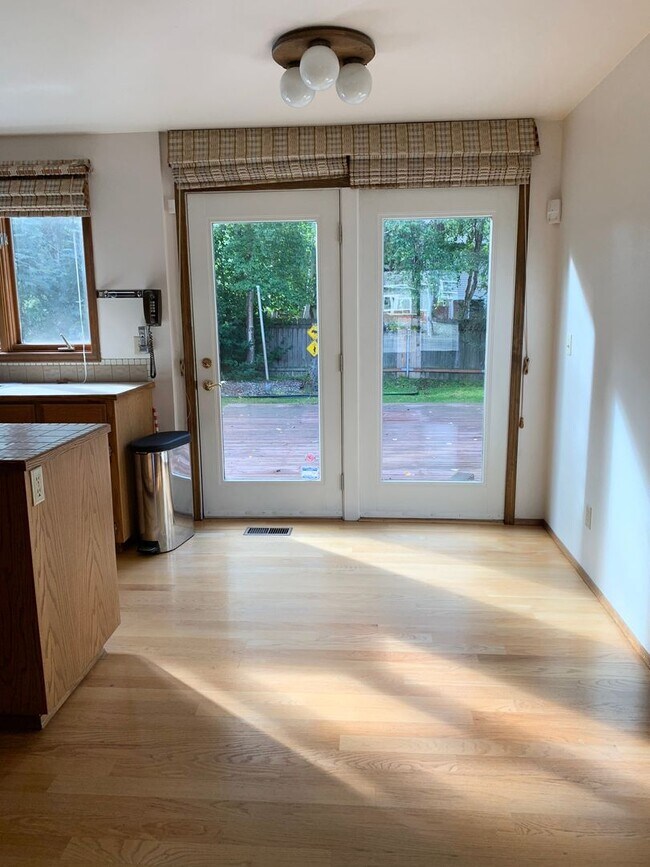 Building Photo - Oceanview 3BR 2.5BA | HUGE GARAGE | Washer & Dryer  | Dogs OK! >>> AVAILABLE NOW!