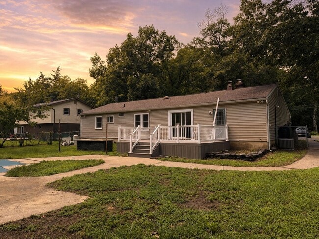 Building Photo - 875 Bowman Rd
