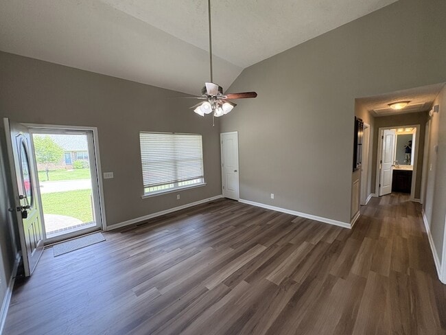 Building Photo - 1009 Halverson Dr