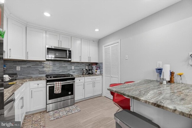 Building Photo - 133 Andover Pl