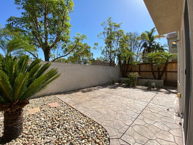 Building Photo - 1352 Enchante Way
