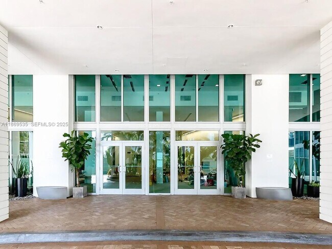 Building Photo - 350 S Miami Ave