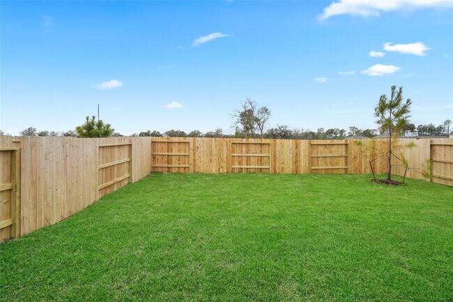 Building Photo - 1440 Las Cuevas Dr