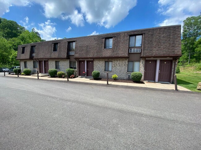 Building Photo - Spacious One Bedroom Apartment! Laundry On...