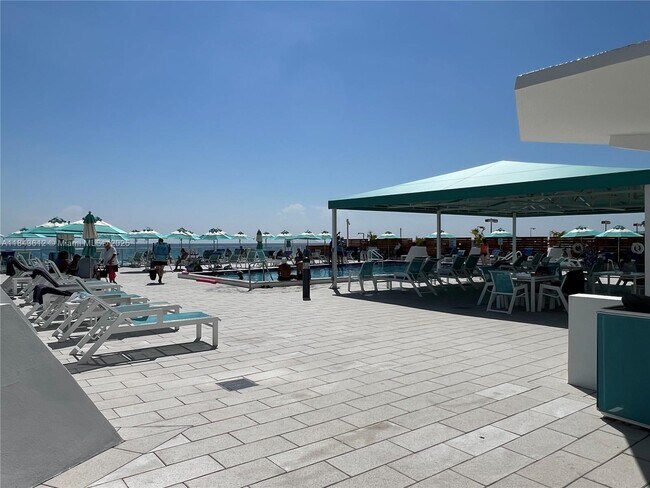 Building Photo - 3140 S Ocean Dr