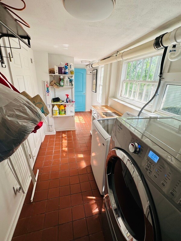 Building Photo - 708 Dallas Rd