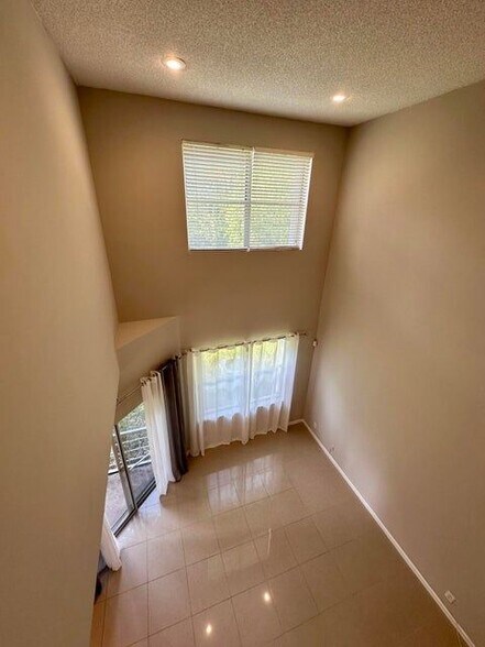 Building Photo - 20971 Vía Azalea, 4